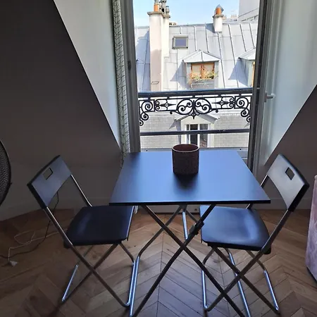 Studio De Charme Sous Les Toits De Apartment Paris